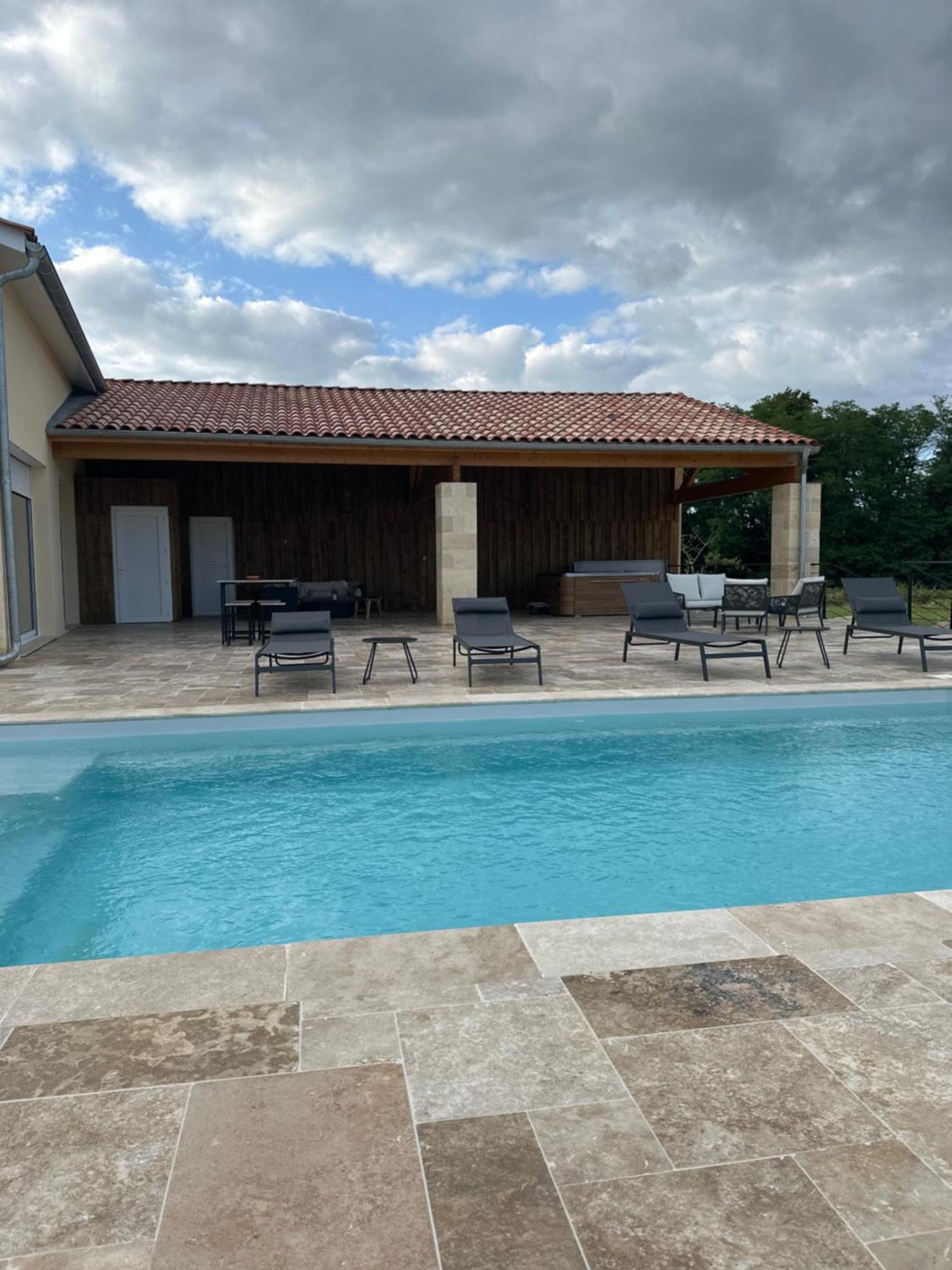 Dynastie - Le Repaire De Maltus "Gites & Spa" Lussac  Buitenkant foto