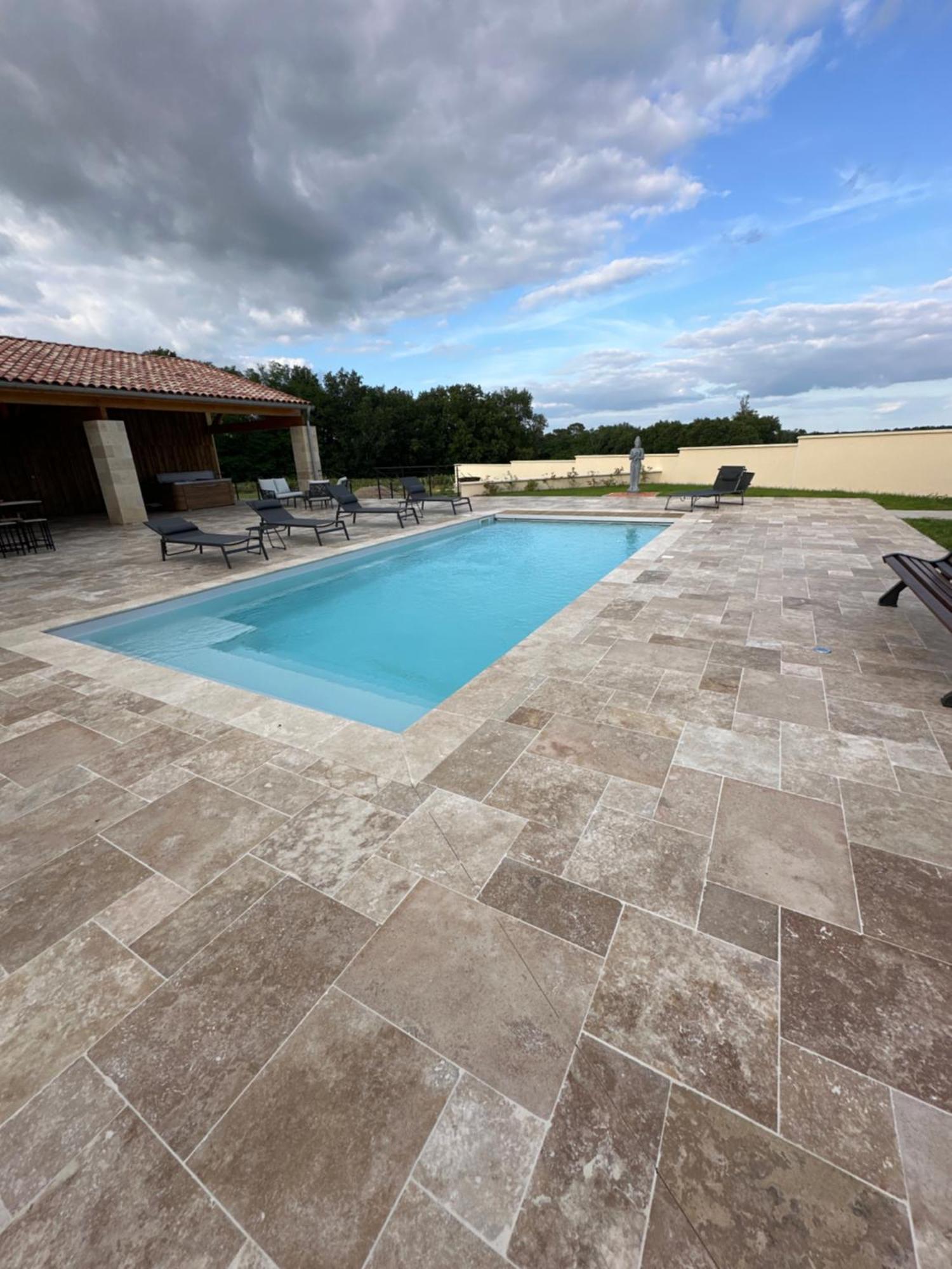 Dynastie - Le Repaire De Maltus "Gites & Spa" Lussac  Buitenkant foto